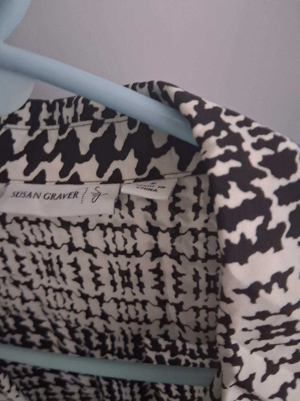 Susan Graver Black and White Graphic Print Blouse